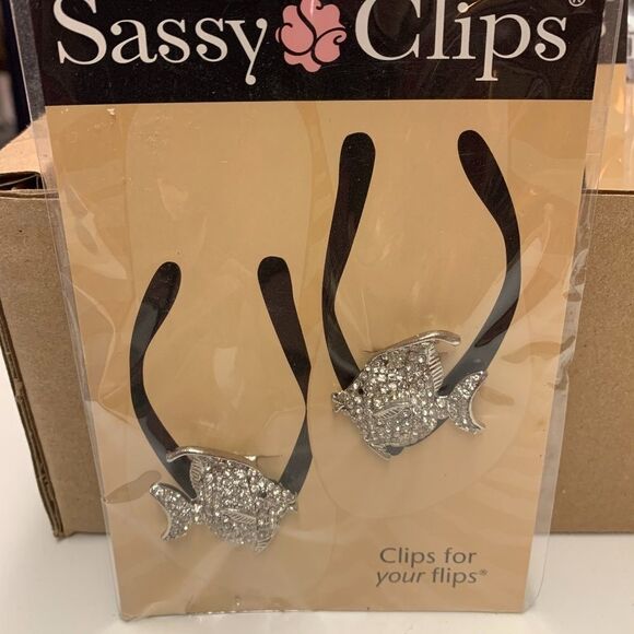 Sassy Clips -‎ Rhinestone Fish - Picture 1 of 1